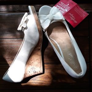 Dexflex Comfort White Open-Toe Bow Wedges 8.5